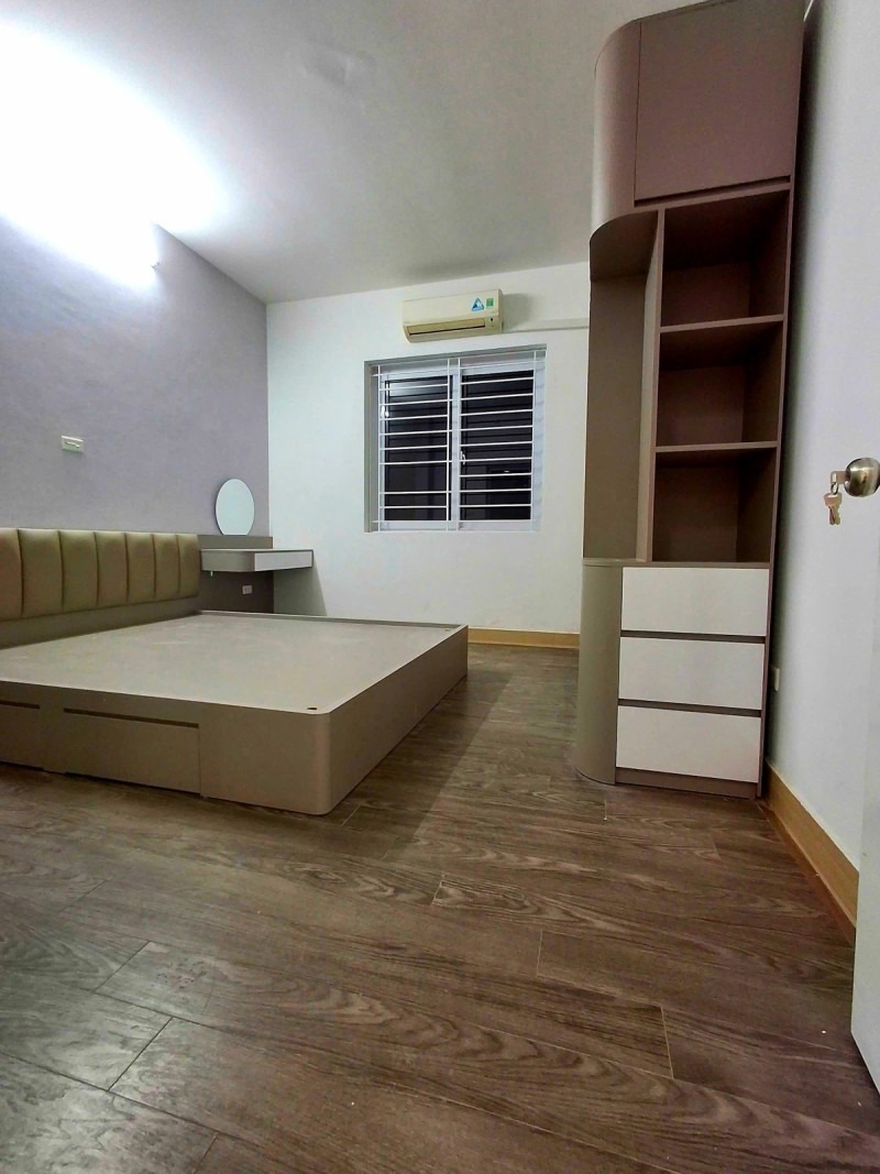 Bán căn hộ 3 ngủ chung cư CT10 Việt Hưng, Nguyễn Cao Luyện, Long Biên - 4.6 tỷ