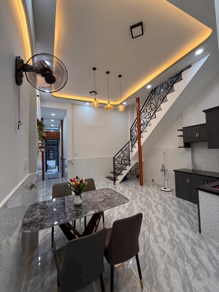Bán nhà Tân Phú - 53m2, 2 tầng, xe hơi vào được - Giá 7.15 tỷ