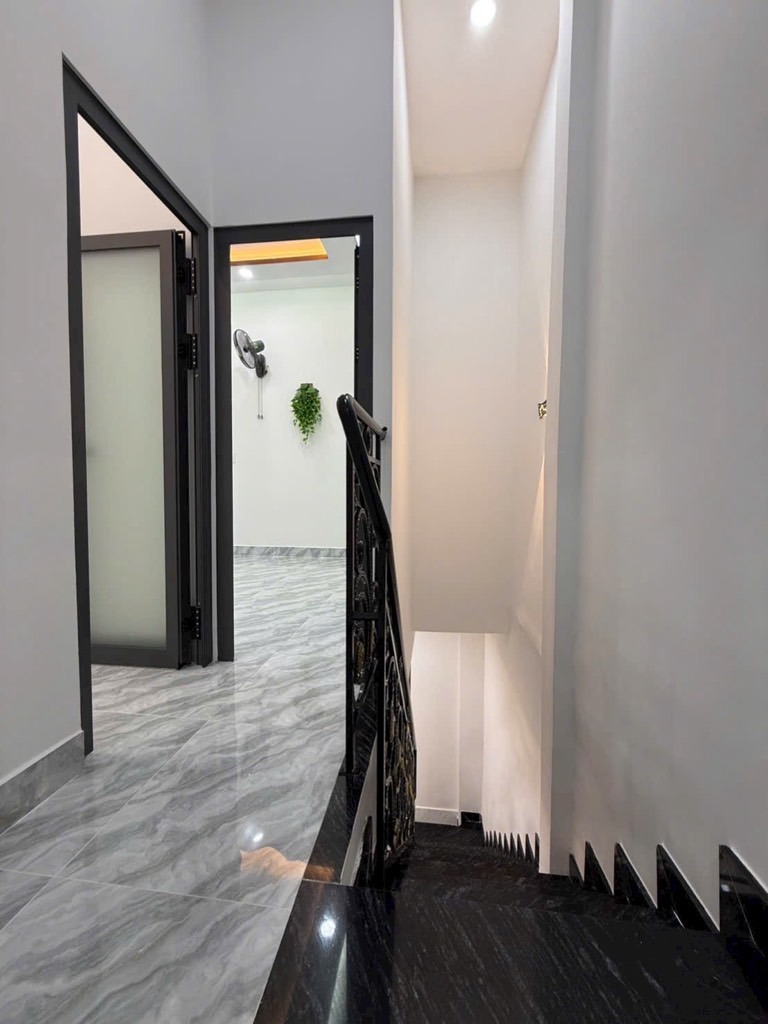 Bán nhà Tân Phú - 53m2, 2 tầng, xe hơi vào được - Giá 7.15 tỷ