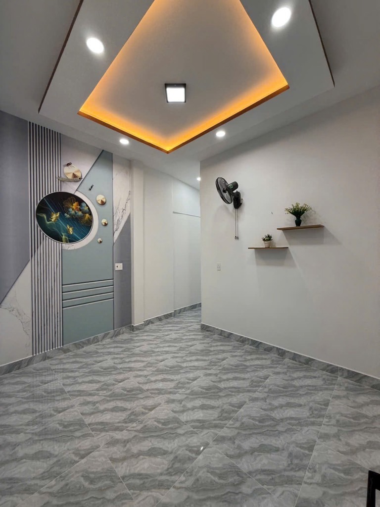 Bán nhà Tân Phú - 53m2, 2 tầng, xe hơi vào được - Giá 7.15 tỷ