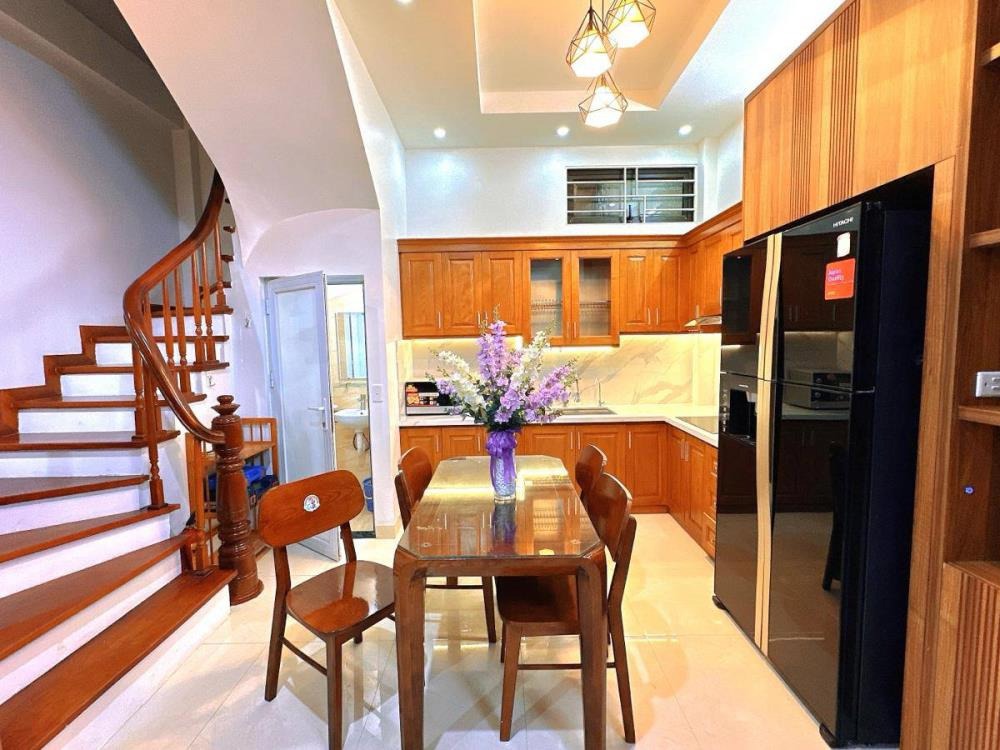 Bán Nhà Phố 6 Tầng, Mặt Tiền 4.8m, Cầu Giấy - Giá 11.5 tỷ