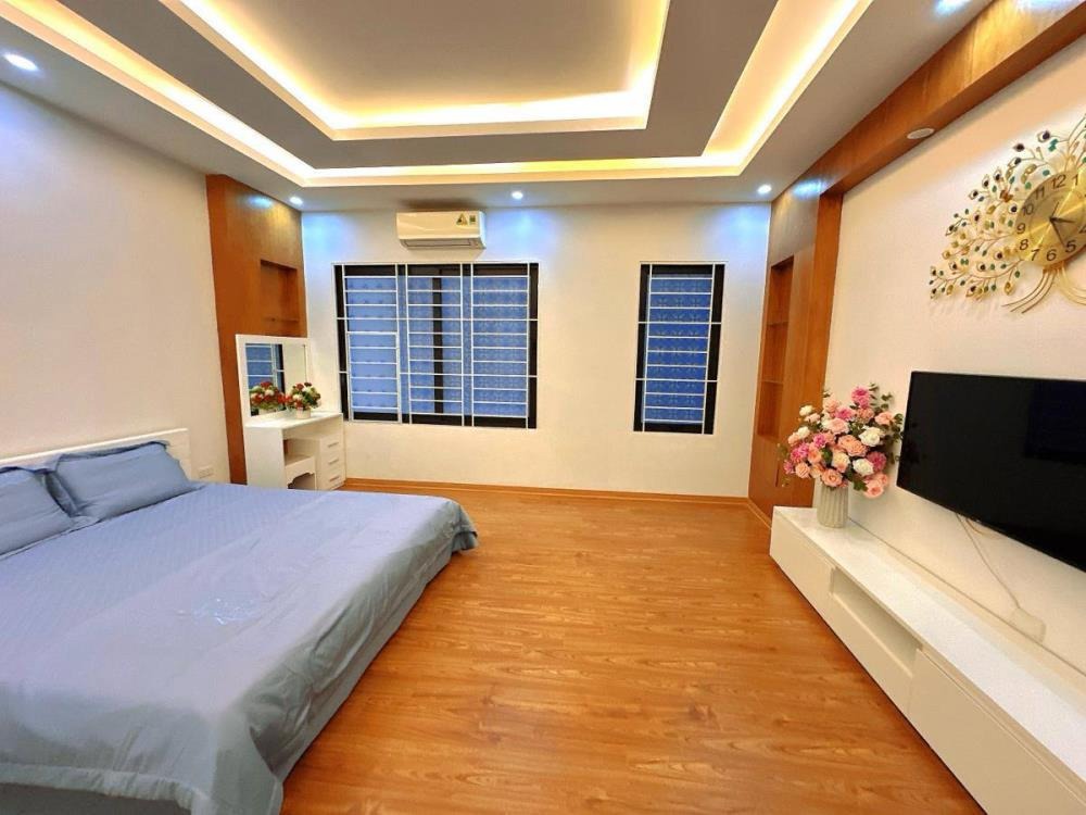 Bán Nhà Phố 6 Tầng, Mặt Tiền 4.8m, Cầu Giấy - Giá 11.5 tỷ