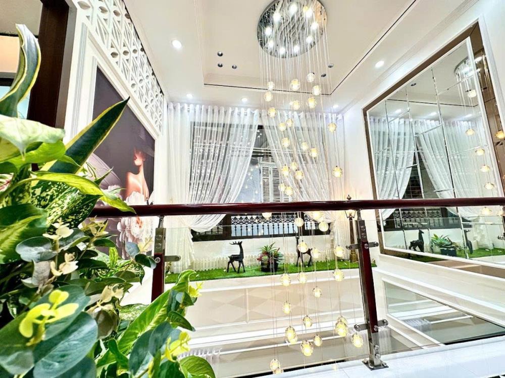 Siêu phẩm Ngọc Khánh: Thiết kế đẳng cấp, nội thất 5 sao, 52m2, 6 tầng, thang máy