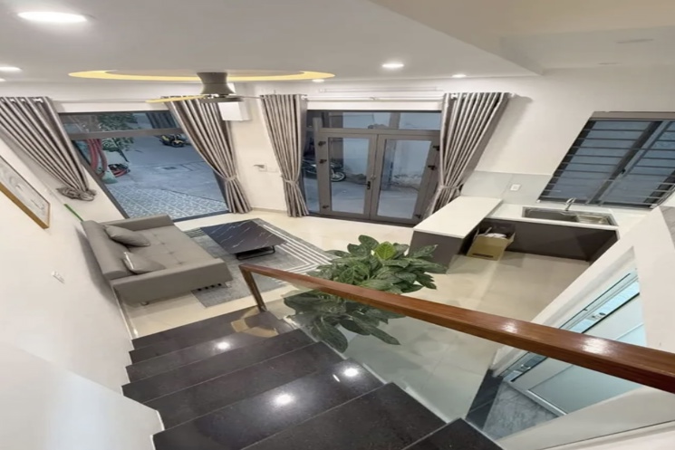 Nhà 3 tầng 2 mặt kiệt oto Lê Đình Lý . Mặt tiền rộng 5m2
