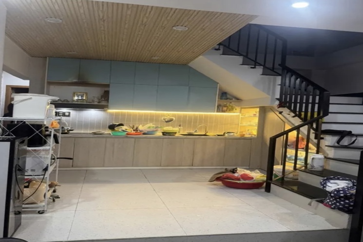Nhà 2 tầng kiệt oto Lý Thái Tổ . Nhà full nội thất