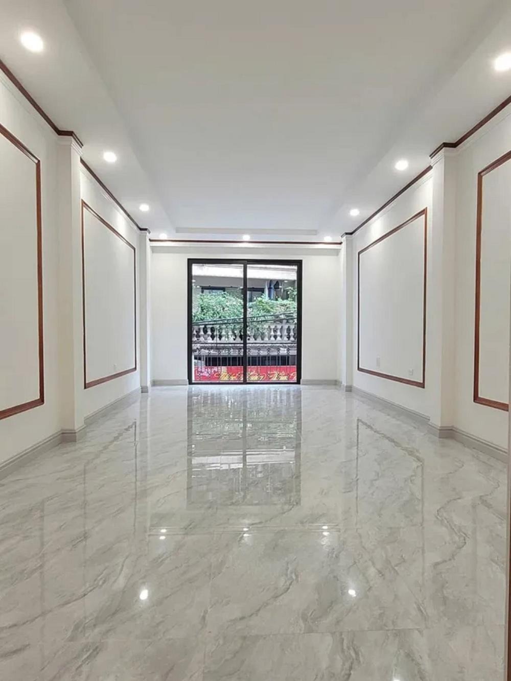Bán nhà Khúc Thừa Dụ: 7 tầng, thang máy, kinh doanh/ở, ô tô đỗ cửa
