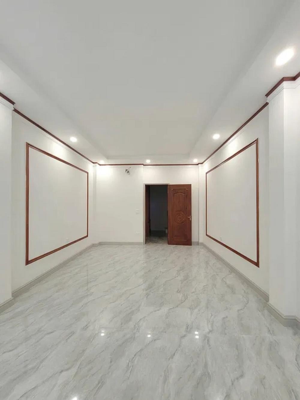Bán nhà Khúc Thừa Dụ: 7 tầng, thang máy, kinh doanh/ở, ô tô đỗ cửa