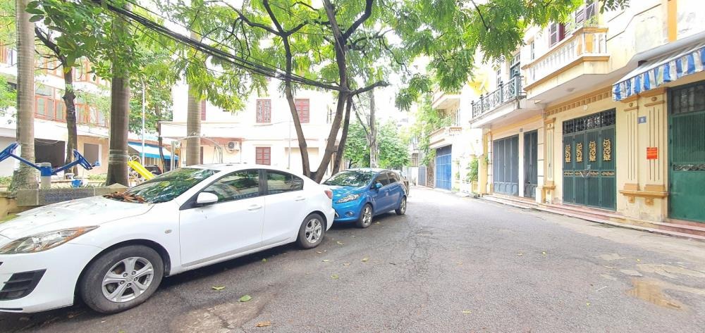 Bán Nhà Phố Lô Góc Hoàng Ngọc Phách, Đống Đa - Giá 10.8 Tỷ