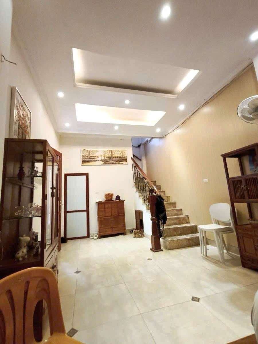 Bán Nhà Phố Lô Góc Hoàng Ngọc Phách, Đống Đa - Giá 10.8 Tỷ