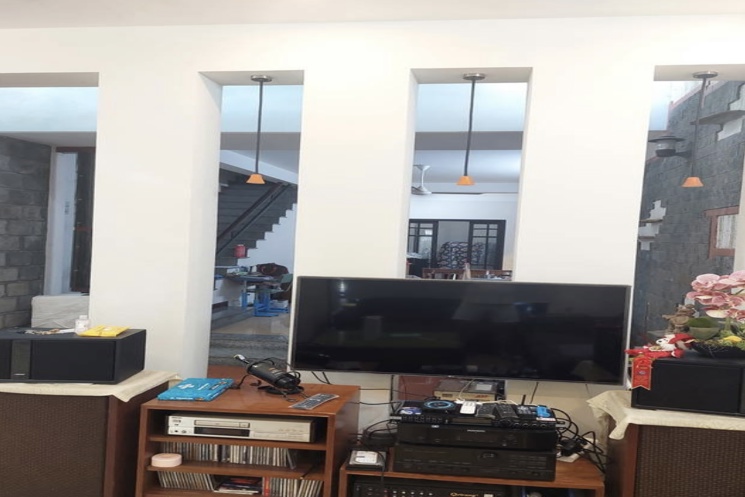 Nhà 2 tầng mặt tiền Thế Lữ . DT:100m , ngang 5m