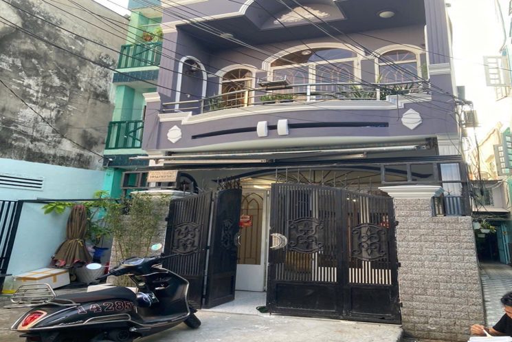 NHÀ ĐẸP HUỲNH KHƯƠNG AN  ĐỐI DIỆN TRƯỜNG ĐẠI HỌC
