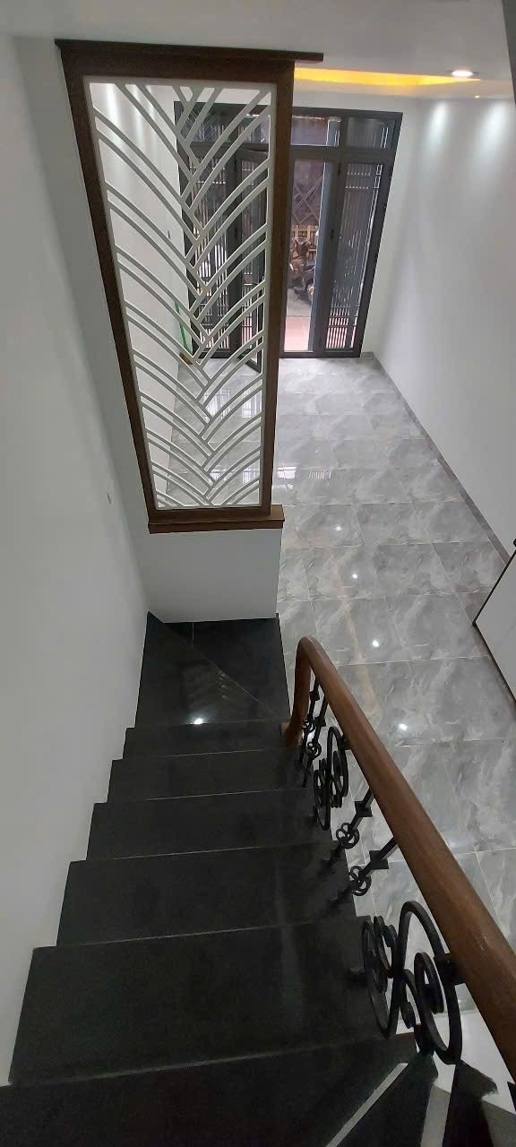 Bán nhà phân lô Cầu Diễn 30m2, 5 tầng, ô tô đỗ cổng, giá 6.4 tỷ