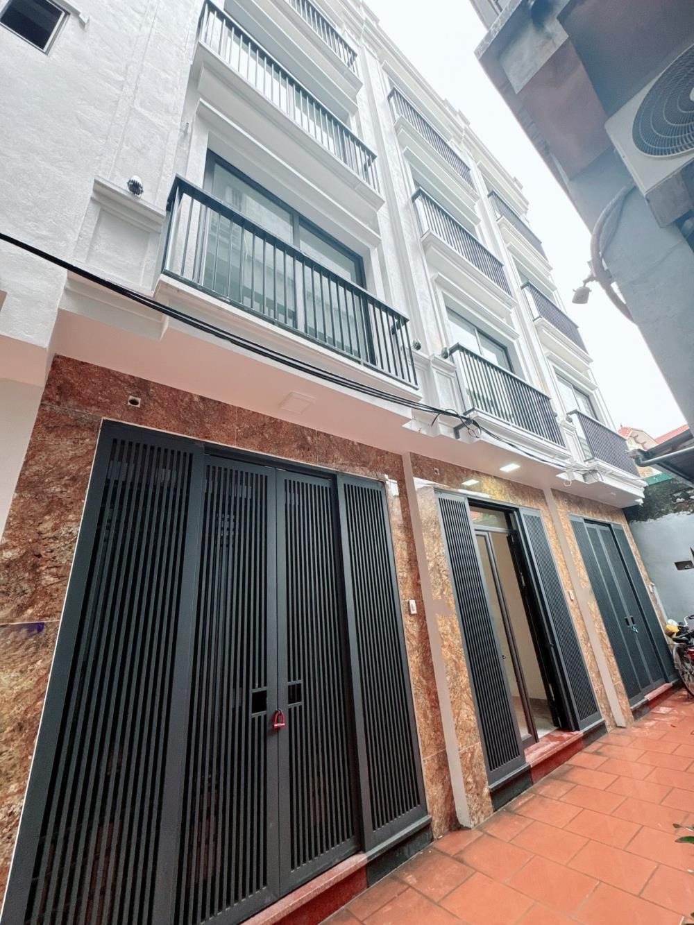 Bán nhà phân lô Cầu Diễn 30m2, 5 tầng, ô tô đỗ cổng, giá 6.4 tỷ