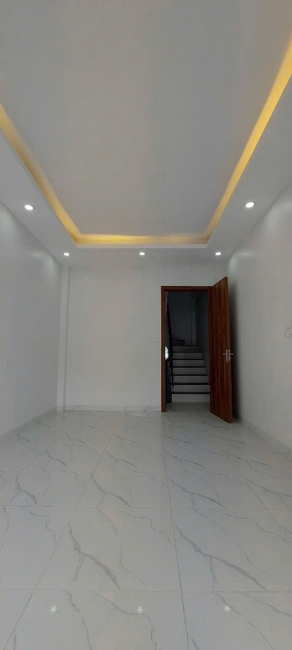 Bán nhà phân lô Cầu Diễn 30m2, 5 tầng, ô tô đỗ cổng, giá 6.4 tỷ