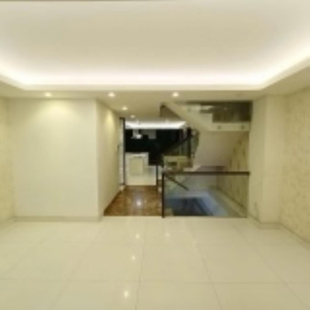 Cho Thuê Nhà Nguyên Căn Mặt Tiền Núi Thành, Tân Bình - Vị Trí Đắc Lợi, Kinh Doanh Sầm Uất