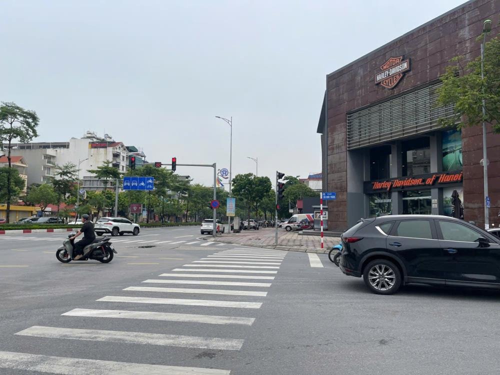 Mặt Phố Ngô Gia Tự: Vị Trí Vàng, Kinh Doanh Sầm Uất, Giá Tốt