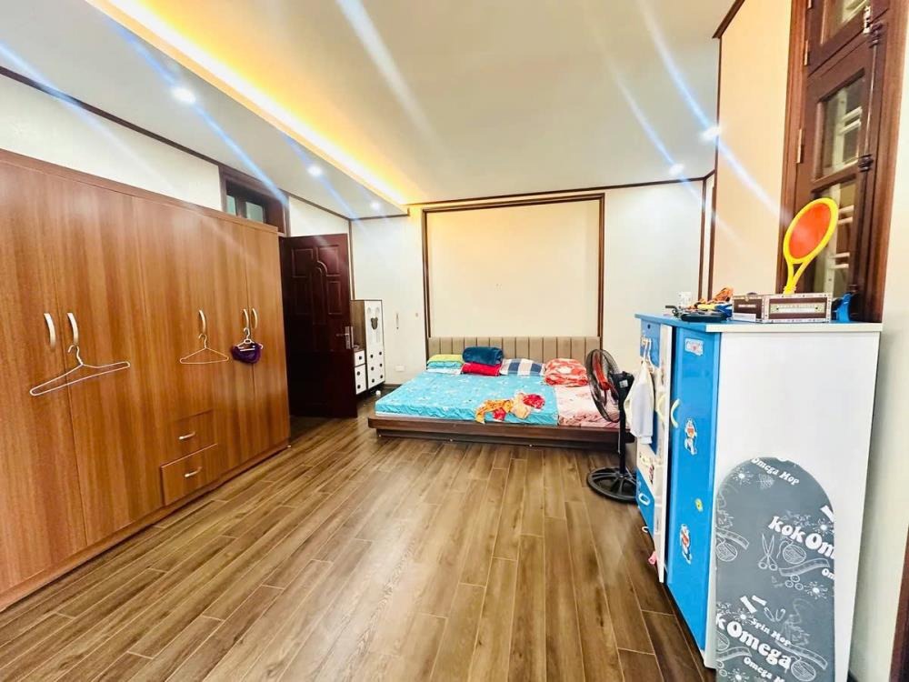 Bán Nhà Phố Thái Hà 67m² 5 Tầng, Mặt Tiền Rộng, Ô Tô Vào Nhà, Giá 19.5 Tỷ