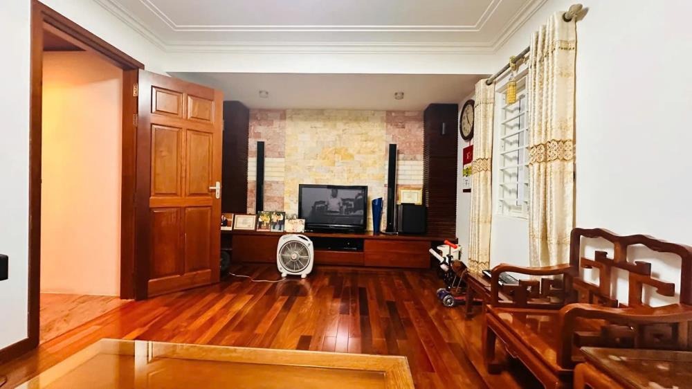 Bán Nhà Phố Thái Hà 67m² 5 Tầng, Mặt Tiền Rộng, Ô Tô Vào Nhà, Giá 19.5 Tỷ