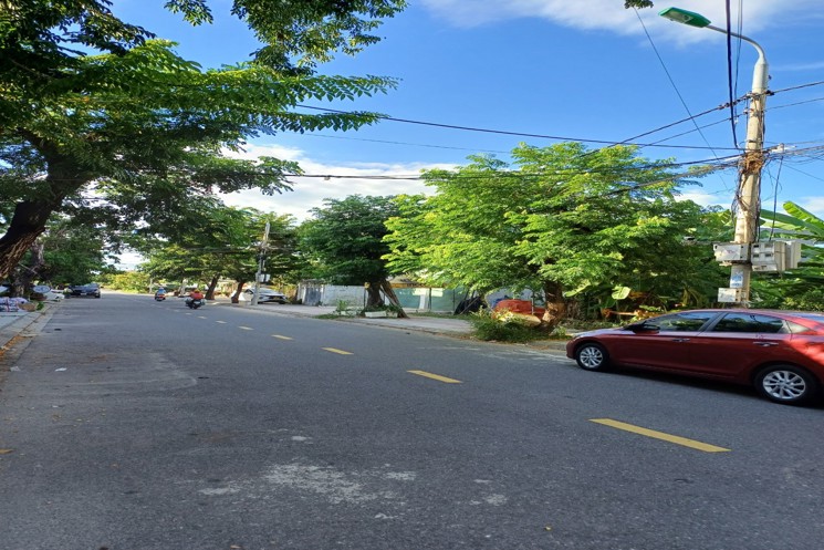 639m2, đường MỸ KHUÊ 7, cách biển MỸ KHUÊ vài bước chân. NGANG 20m2, thích hợp lm khách sạn…