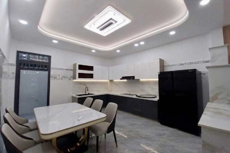 NHÀ 3 TẦNG MỚI XÂY VỚI GIÁ CHỈ 7.7 TỶ - FULL NỘI THẤT CAO CẤP - GẦN BỆNH VIỆN Q12, CHỢ, TRƯỜNG HỌC