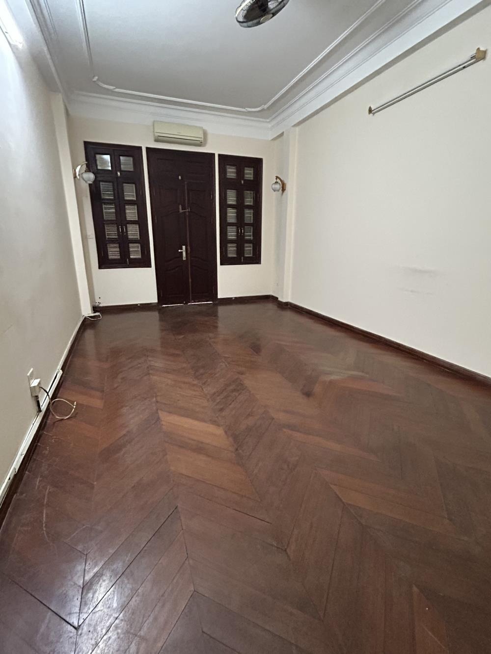 Chính chủ cho thuê nhà mặt phố Vũ Ngọc Phan, Đống Đa - 80m²/sàn, 5 tầng