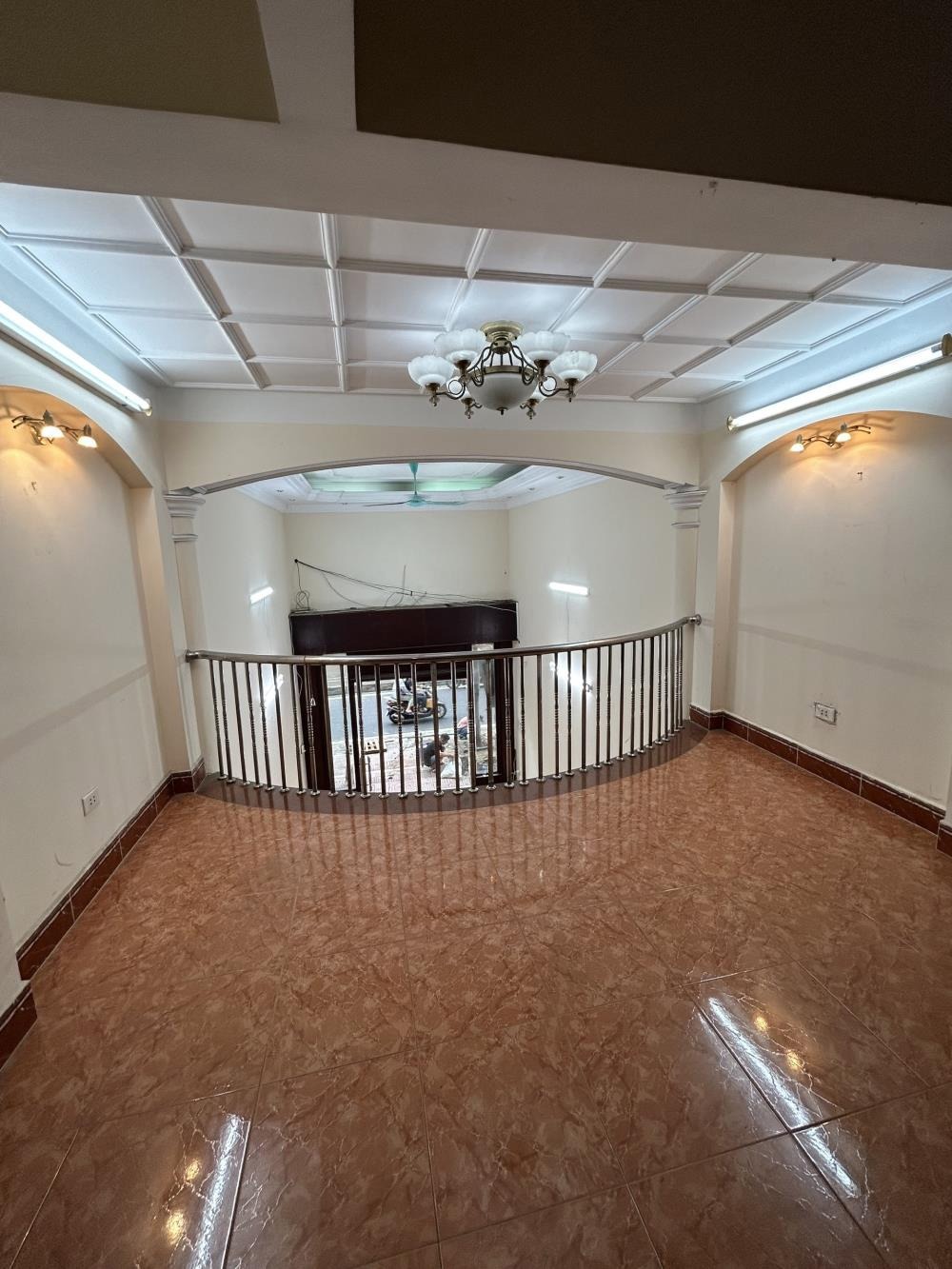Chính chủ cho thuê nhà mặt phố Vũ Ngọc Phan, Đống Đa - 80m²/sàn, 5 tầng