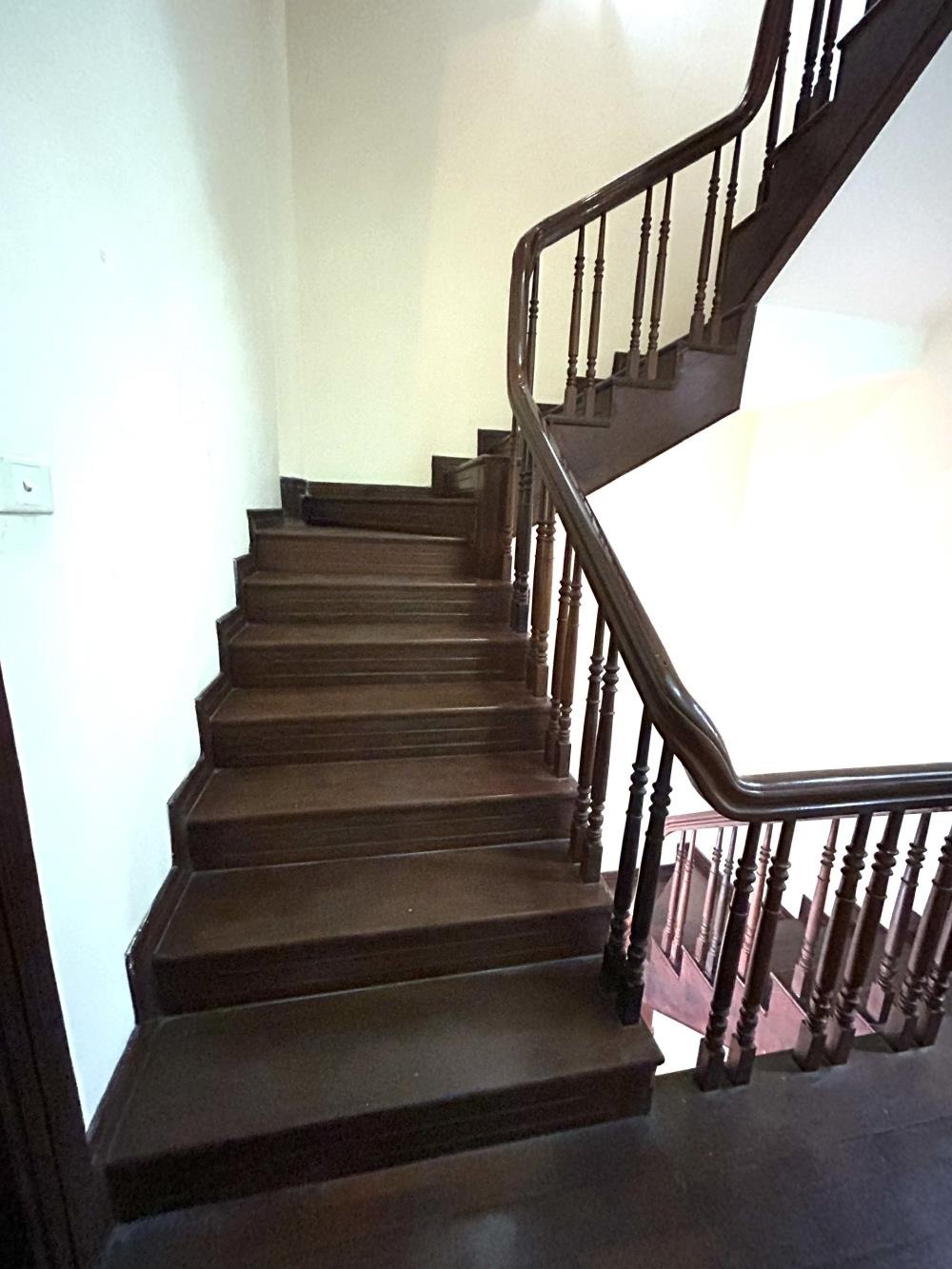 Chính chủ cho thuê nhà mặt phố Vũ Ngọc Phan, Đống Đa - 80m²/sàn, 5 tầng