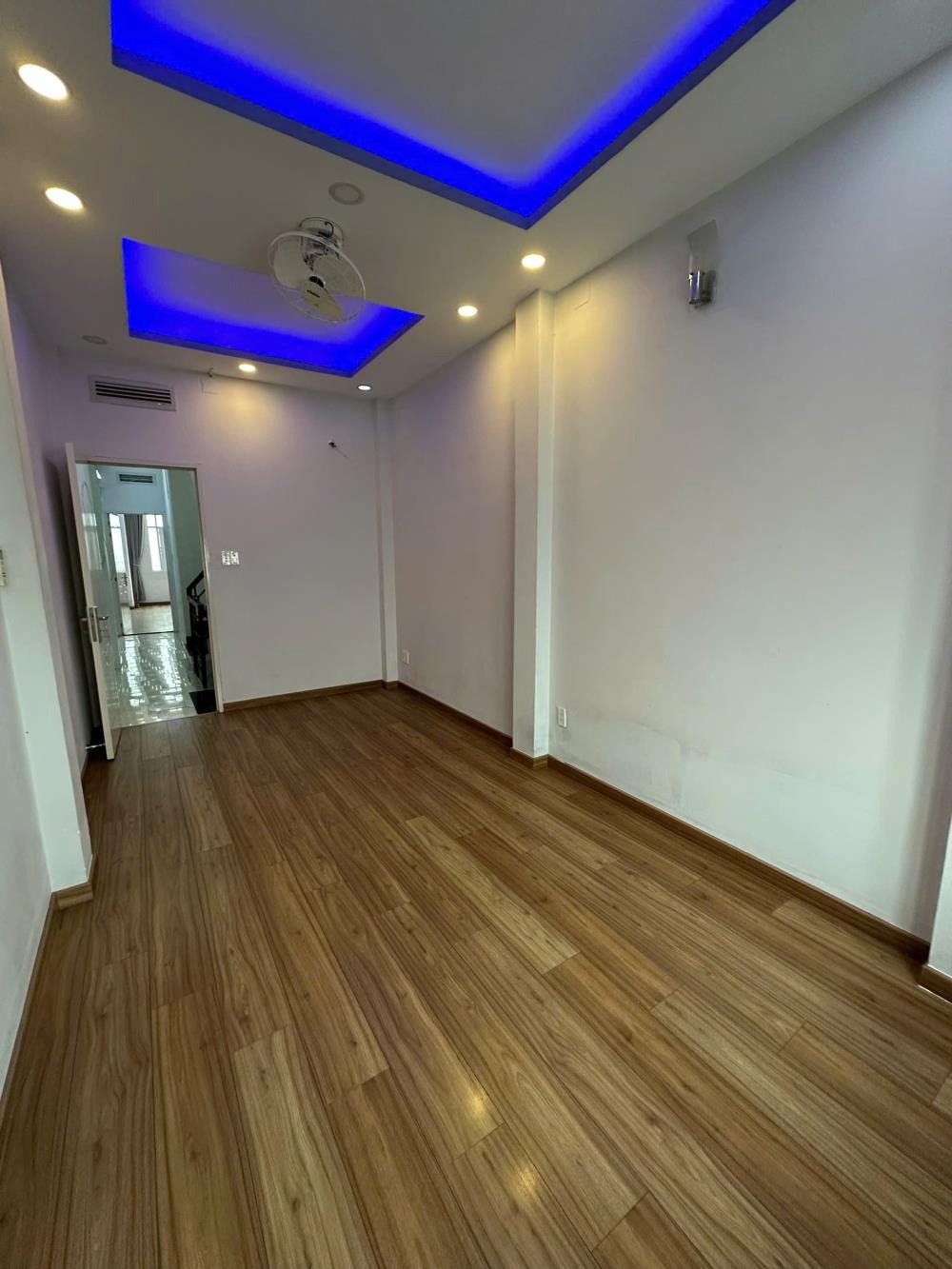 Bán nhà 5PN, 2 Mặt Tiền Nguyễn Biểu Q5 - Sát Q1, Sổ Riêng - Giá 9.8 Tỷ
