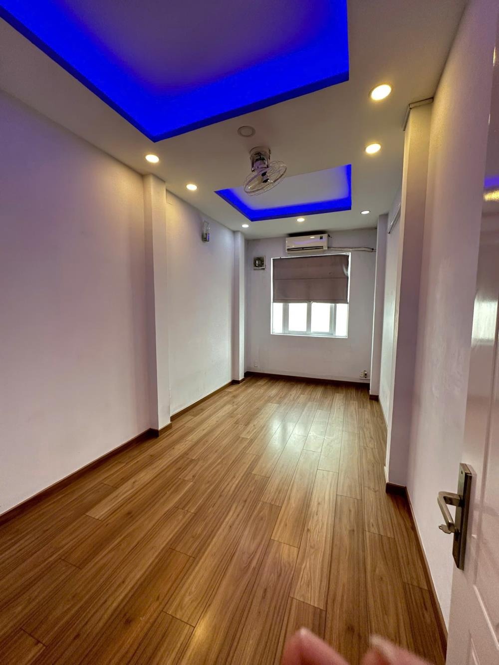 Bán nhà 5PN, 2 Mặt Tiền Nguyễn Biểu Q5 - Sát Q1, Sổ Riêng - Giá 9.8 Tỷ
