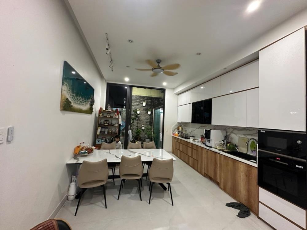 Bán nhà Tân Phú 4 Tầng 77m2, Giá 9.1 Tỷ - Vị Trí Đắc Địa