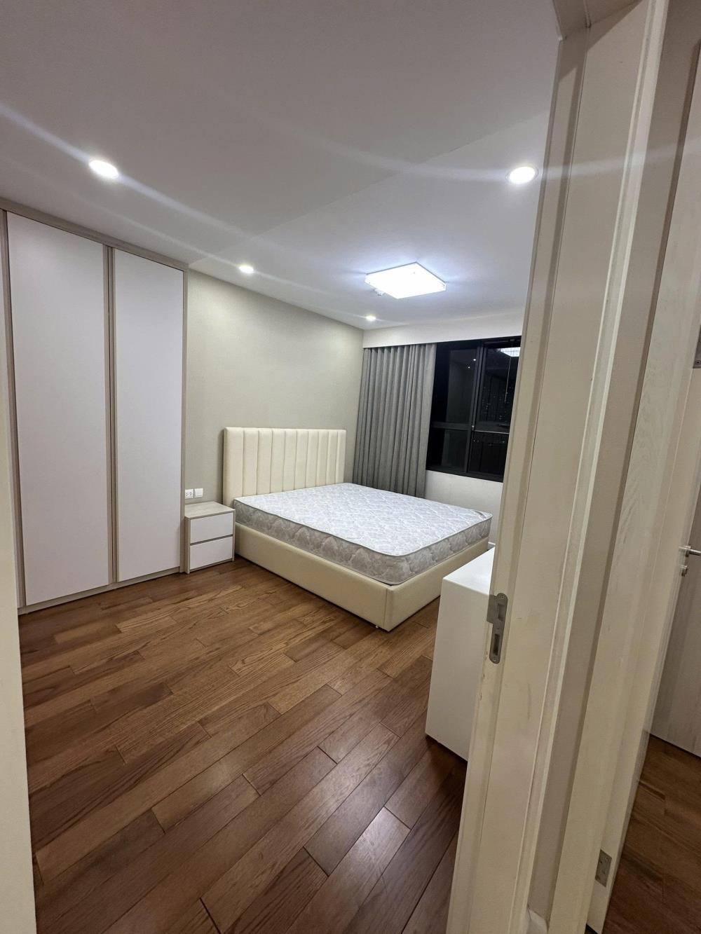 Căn 3 Ngủ 95m2 Vinhomes D Capitale: View Hồ Đẹp, Giá Tốt Nhất