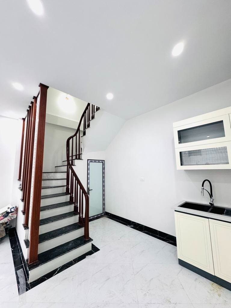 Bán Nhà Trương Định, Hà Nội - 7.5 Tỷ - 46m2, 6 Tầng - Vị Trí Đẹp