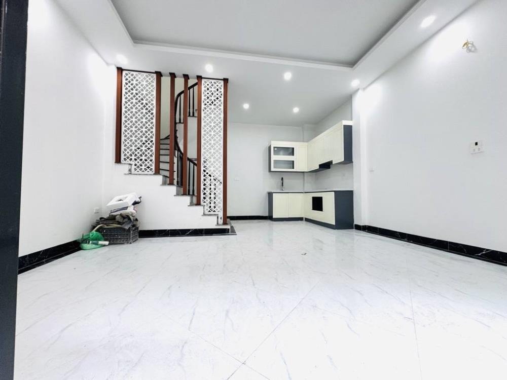 Bán Nhà Trương Định, Hà Nội - 7.5 Tỷ - 46m2, 6 Tầng - Vị Trí Đẹp