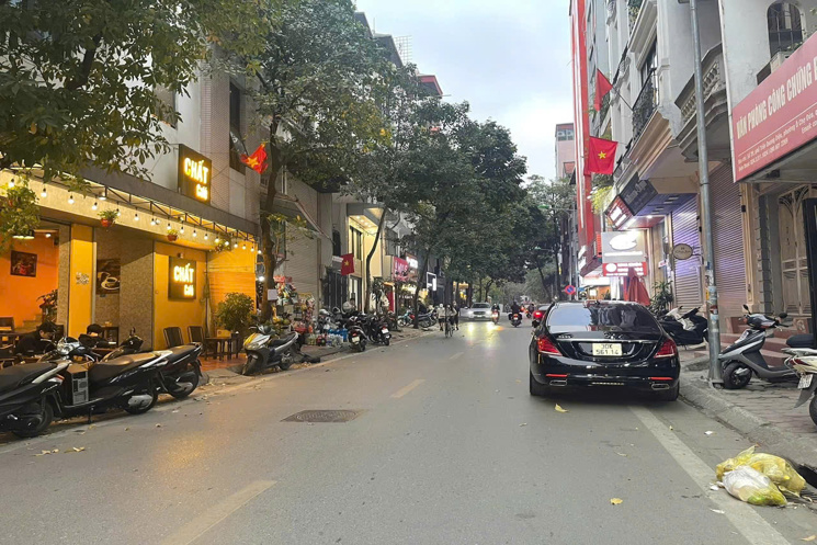 Bán nhà mặt phố Hoàng Văn Thái kinh doanh sầm uất - 73m giá 25 tỷ sổ đỏ đẹp
