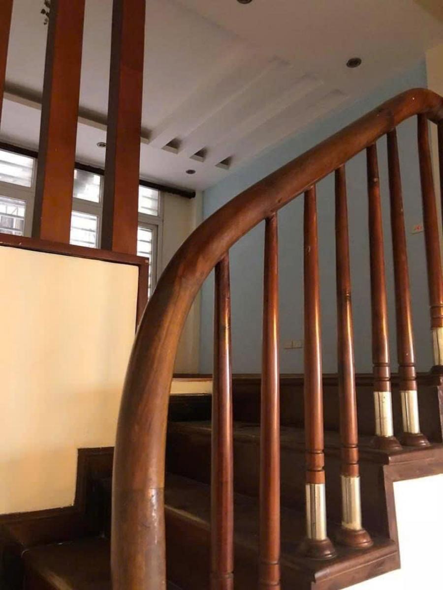 Bán Nhà Cầu Giấy - 5 Tầng, 7 Phòng Cho Thuê, Ô Tô Tránh - Giá 10.8 Tỷ