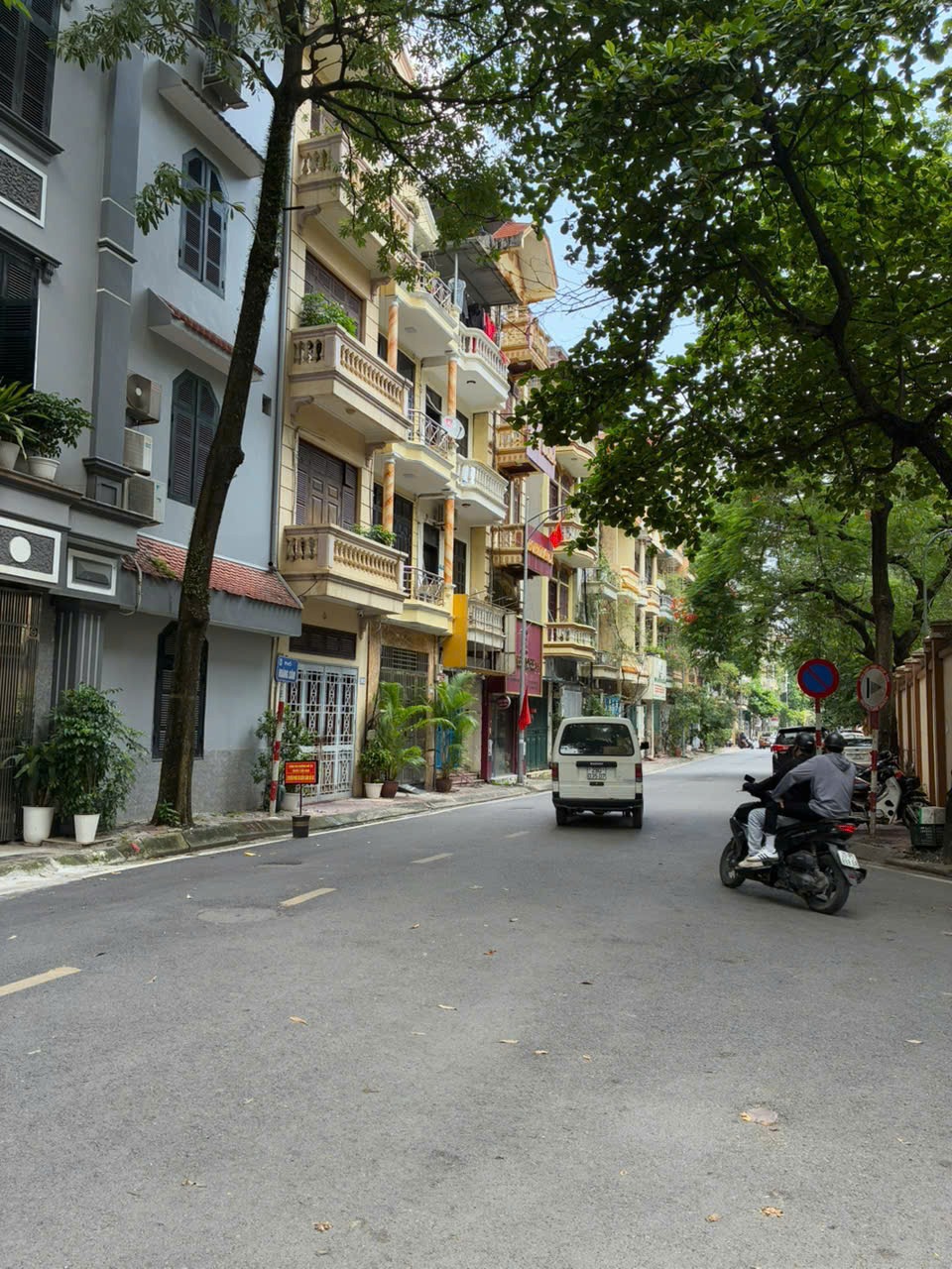 Bán Gấp Nhà Phố Hoàng Sâm 39m² Mặt Tiền 6.8m - Giá Hơn 8 Tỷ