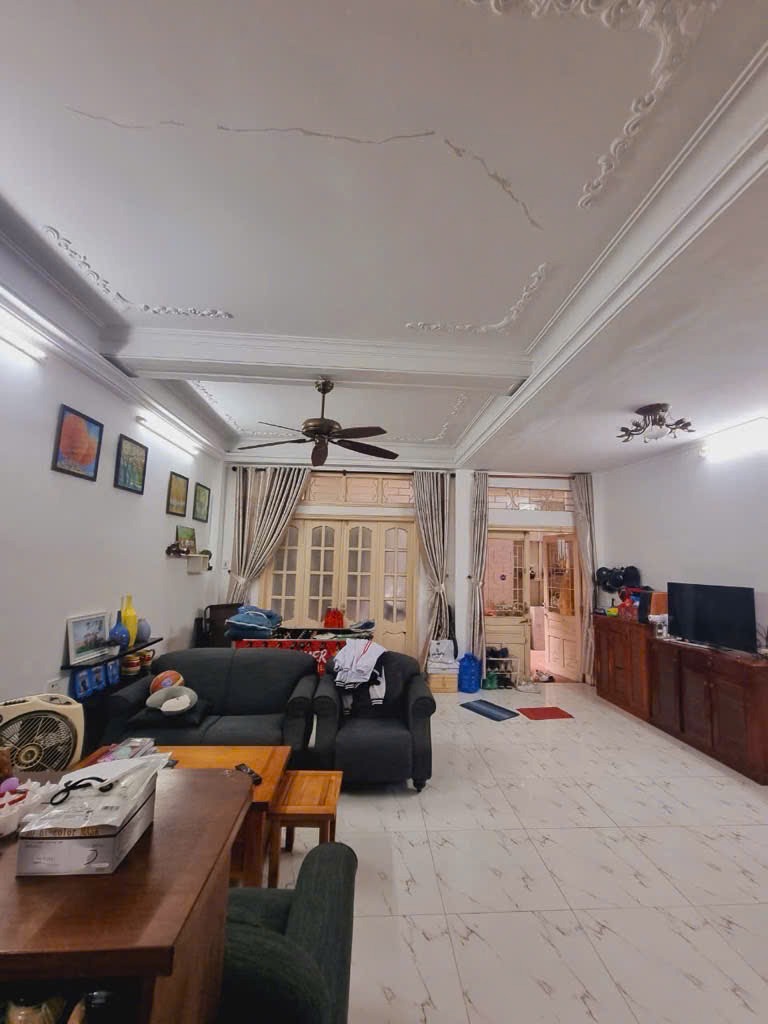 Bán nhà Cầu Giấy - 68m2, 4 tầng, gần Trường FPT, 13.8 tỷ