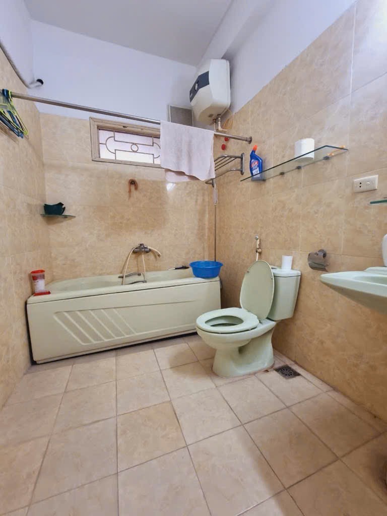 Bán nhà Cầu Giấy - 68m2, 4 tầng, gần Trường FPT, 13.8 tỷ