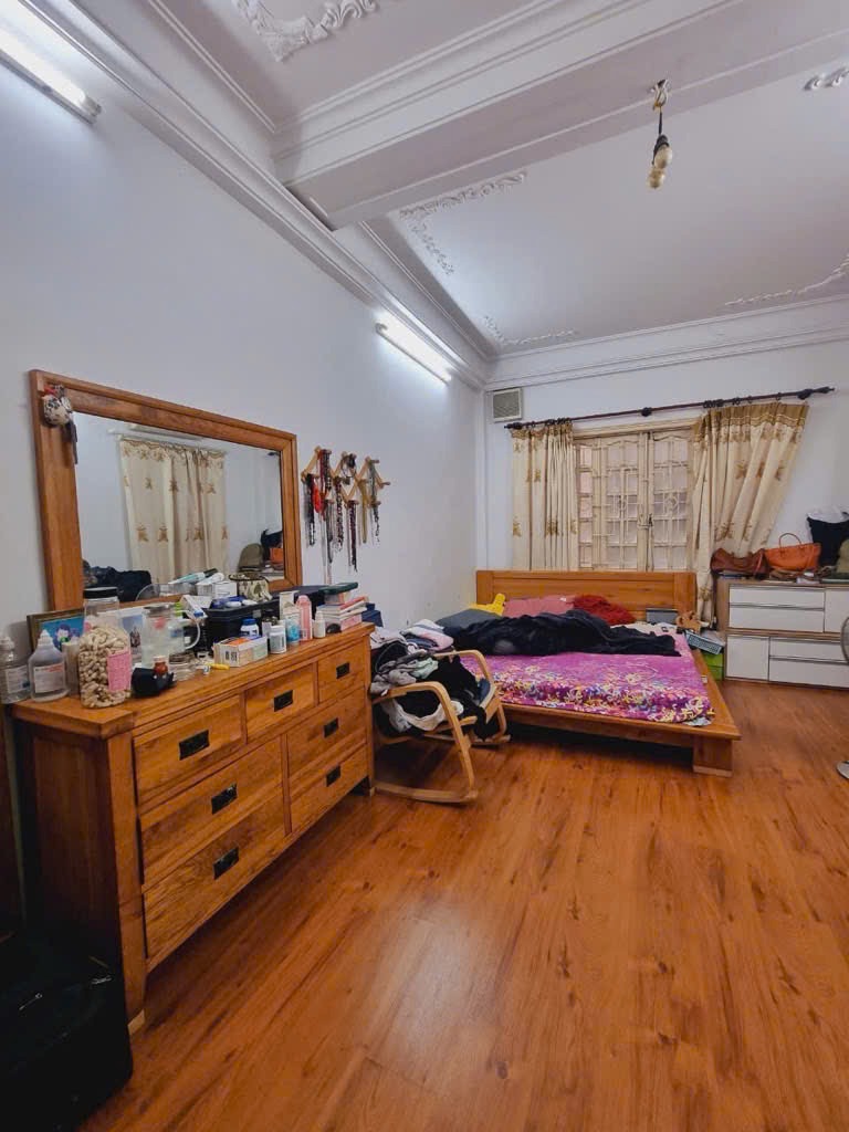 Bán nhà Cầu Giấy - 68m2, 4 tầng, gần Trường FPT, 13.8 tỷ