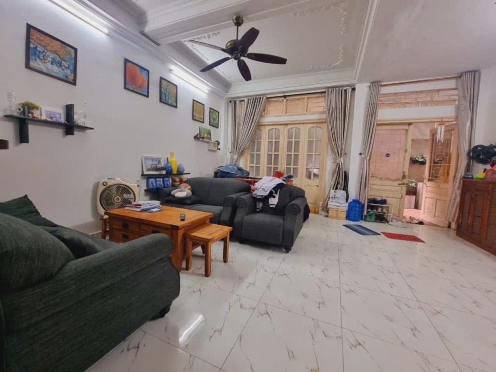 Bán nhà Cầu Giấy - 68m2, 4 tầng, gần Trường FPT, 13.8 tỷ