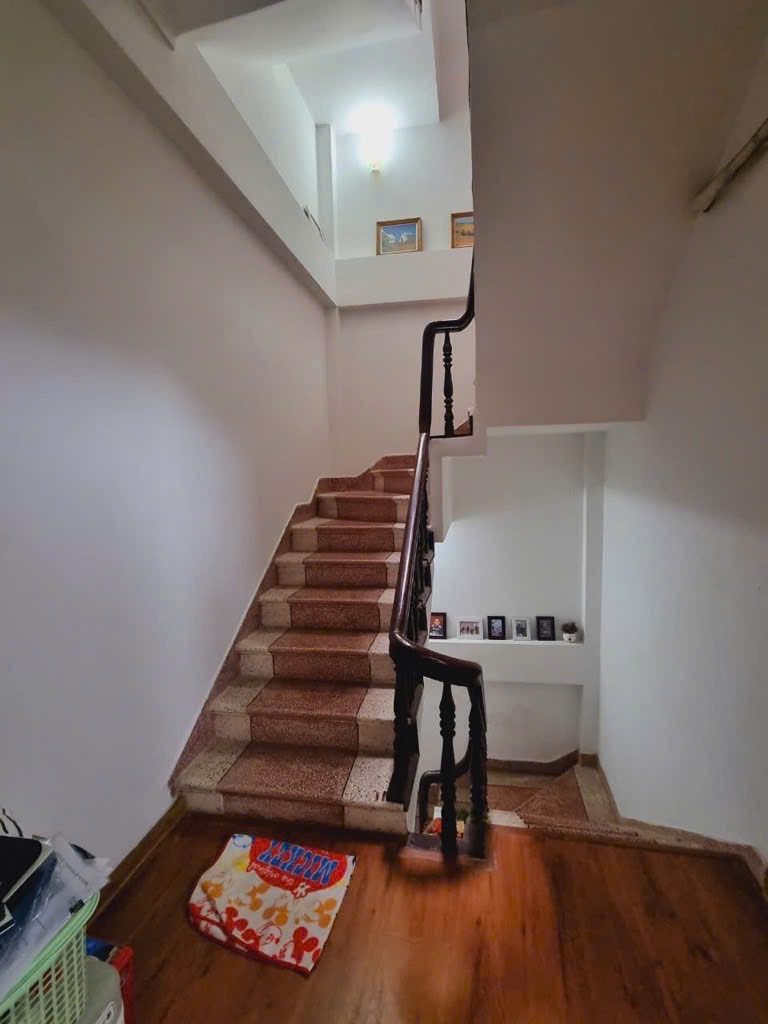 Bán nhà Cầu Giấy - 68m2, 4 tầng, gần Trường FPT, 13.8 tỷ