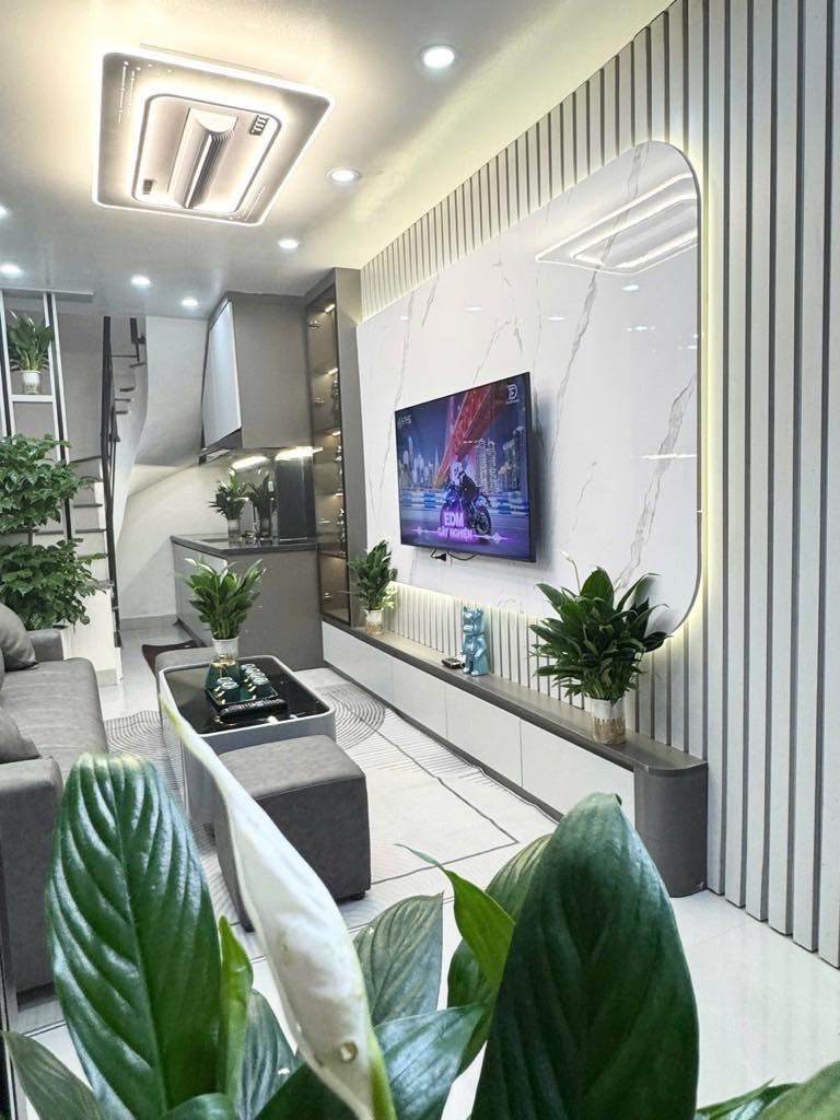 Nhà Đẹp Quận Đống Đa - 4 Tỷ Full Nội Thất - Ngõ Thoáng - Gần Chợ Khâm Thiên