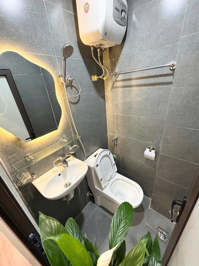 Nhà Đẹp Quận Đống Đa - 4 Tỷ Full Nội Thất - Ngõ Thoáng - Gần Chợ Khâm Thiên