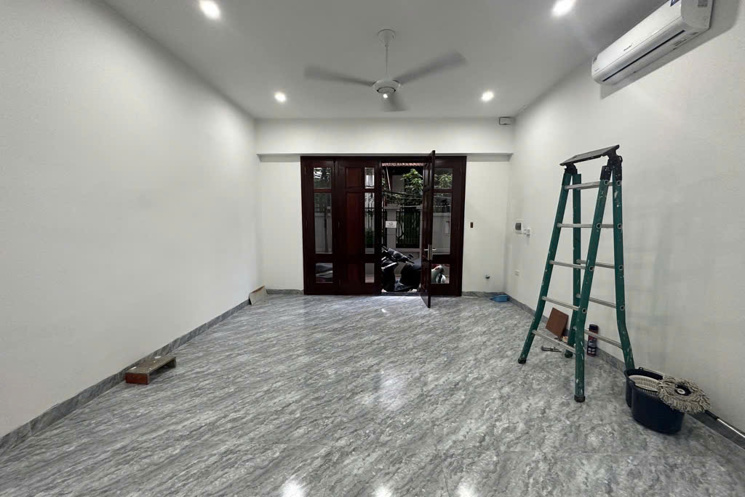 Nhà Tứ Liên - Tây Hồ - 5 tầng - thang máy - chuẩn công năng, về ở luôn giá 9,4 tỷ