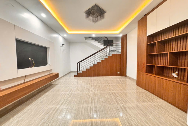Lạc Long Quân- dân trí cao-tiện ích đầy đủ-thiết kế hiện đại-nhà mới ở ngay-5 tầng giá nhỉnh 10 tỷ
