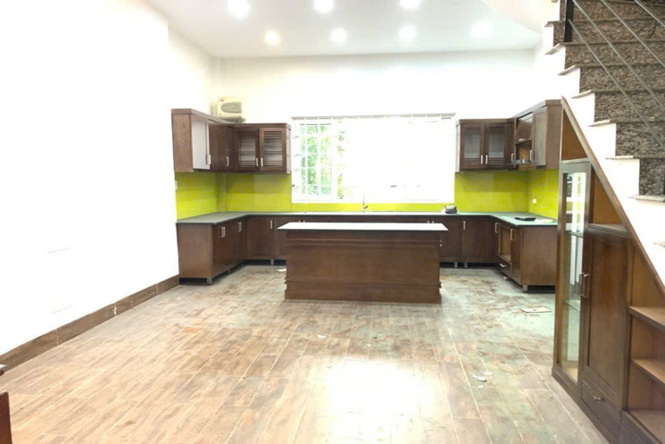 Lạc Long Quân- dân trí cao-tiện ích đầy đủ-thiết kế hiện đại-nhà mới ở ngay-5 tầng giá nhỉnh 10 tỷ