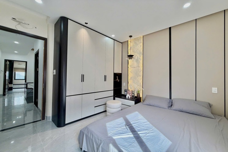 Nhà 3 Tầng : Đường Nhựa 6 m : Có thiết kế thành căn hộ để kiếm thêm dòng tiền hàng tháng ổn định