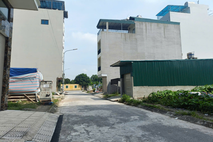 ĐẤT D.VỤ 5,5HA TRẠM TRÔI  140M, VỈA HÈ, 2 ÔTÔ TRÁNH  GIÁ 133 Tr/m2