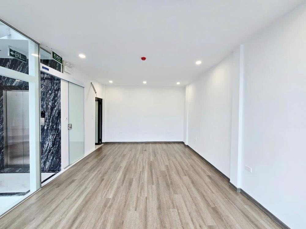 Bán nhà phố Tây Sơn, Đống Đa - 60m2, 7 tầng, mặt tiền 5.3m - Giá 31 tỷ