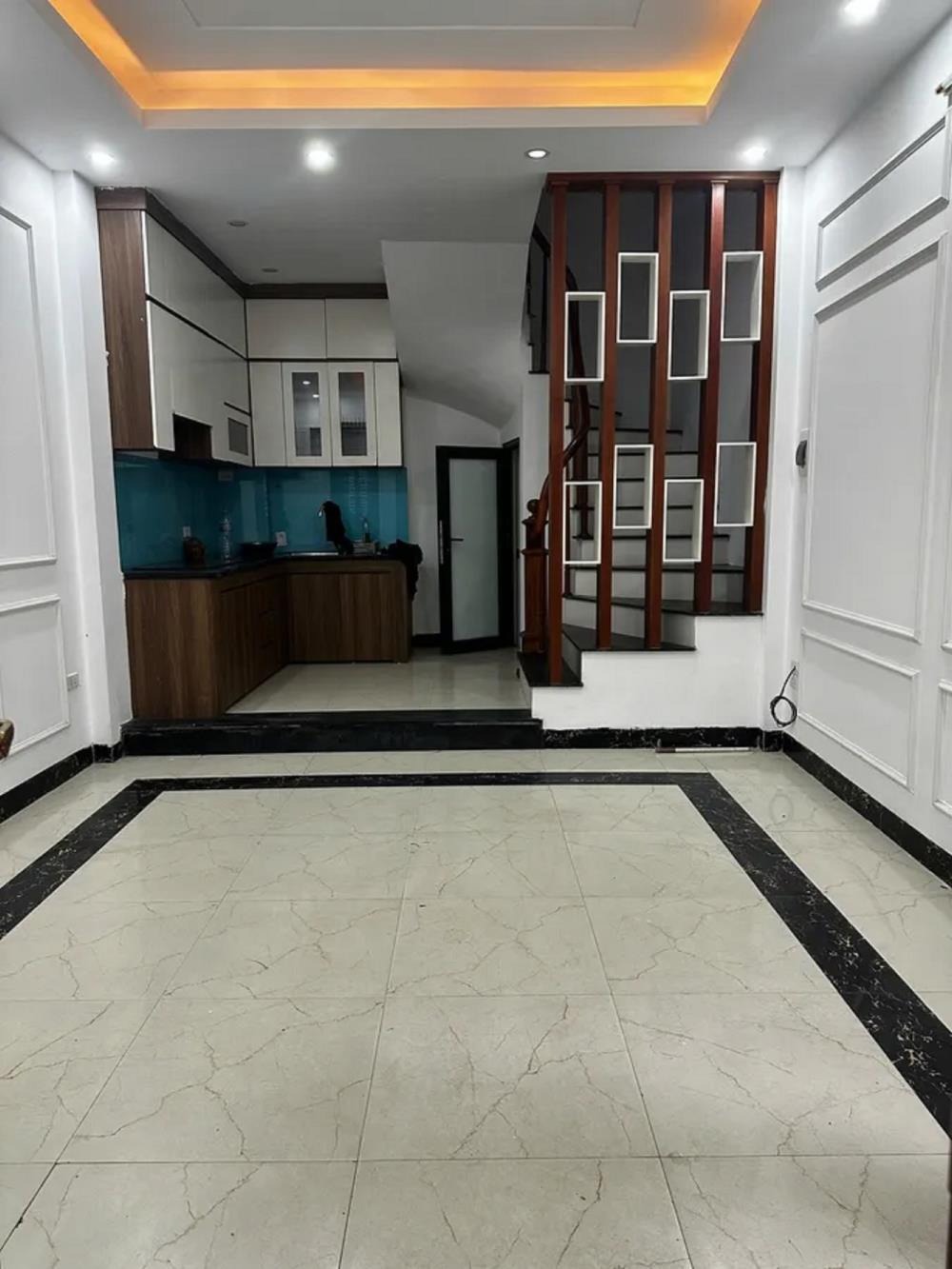 Bán nhà lô góc Trịnh Văn Bô, 35m2, 5 tầng, Ô tô vào cửa